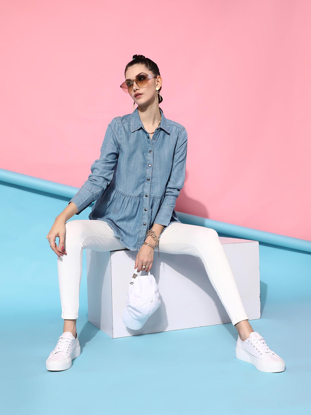 Carla Nunez - Basics👖🥼👡 White top, blue jeans and nude high heels! (You  guys could wear tennis or flats tho🥿👟) | Facebook